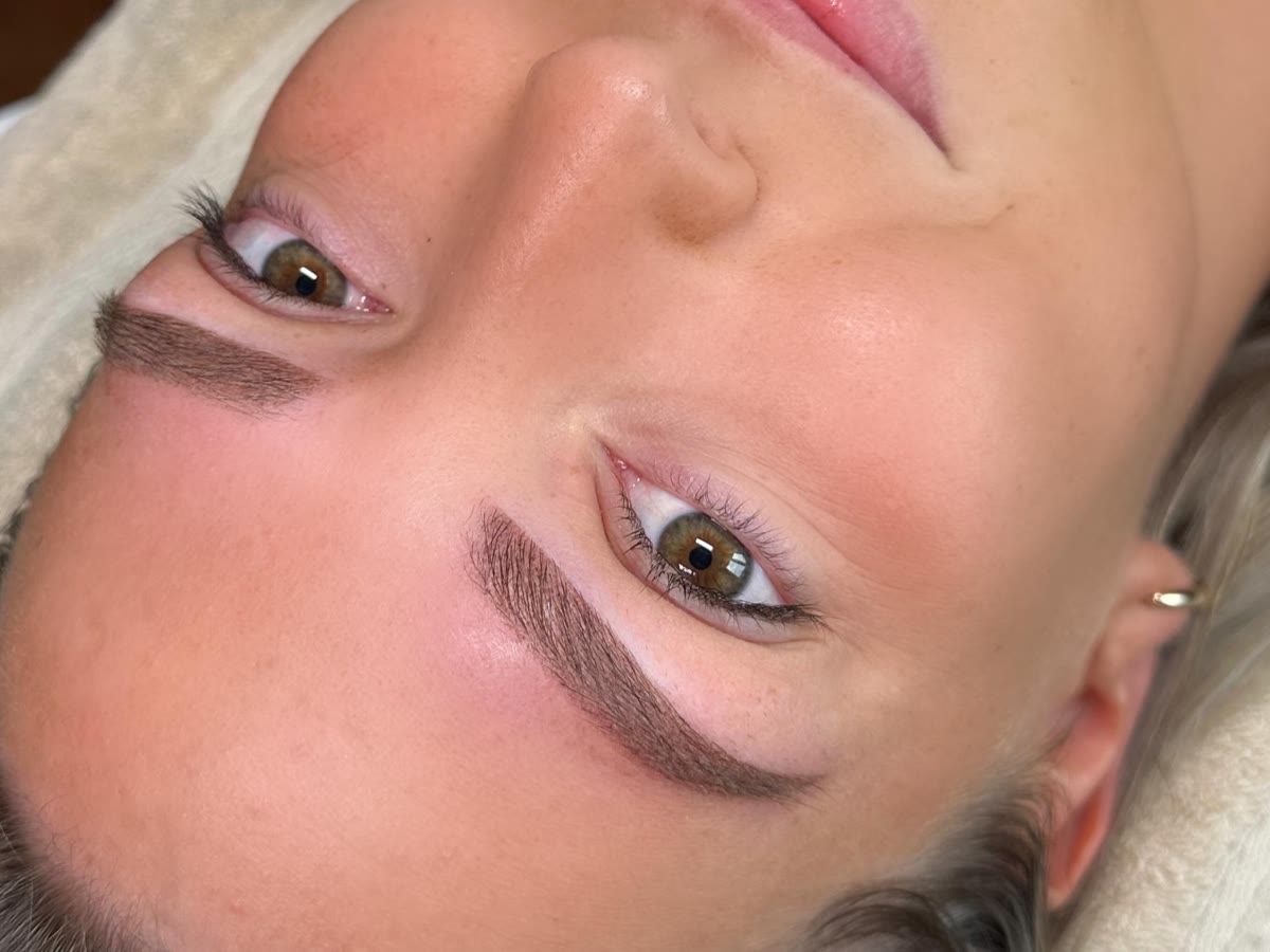 Resultaat van een nieuwe set powderbrows bij Atelier M in Sint-Niklaas